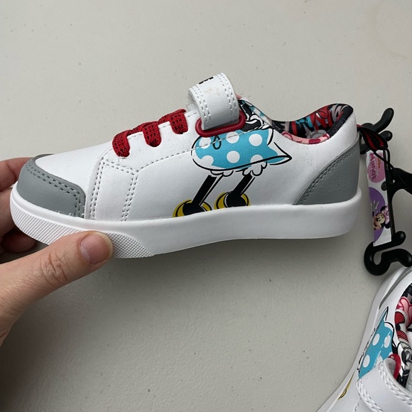 a pair of new minnie shoes - Picture 3 of 6